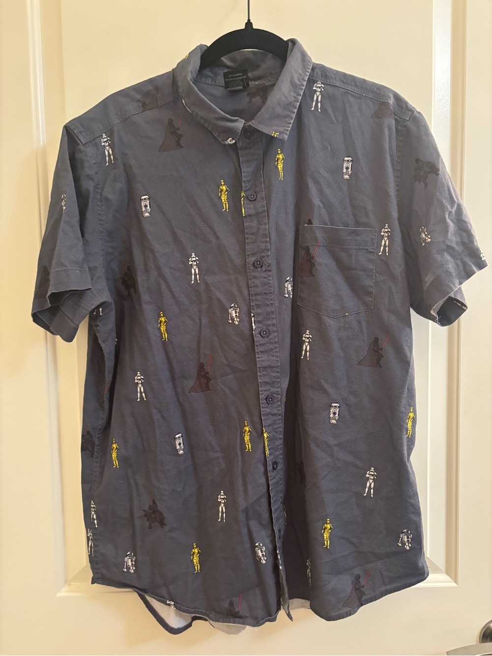 Star Wars Short-Sleeve Button-Down Shirt in Navy with Character Motif